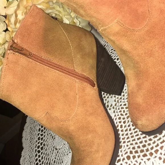 Vince Camuto Leather Heeled Ankle Boots - Picture 3 of 6